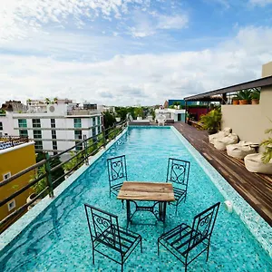 https://be-playa.quintano-roohotels.com