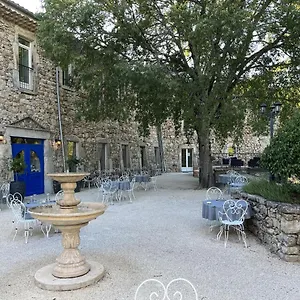 https://domaine-de-leau-vive.hotels-rhonealpes.com