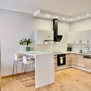 https://good-time-apartments-garbary.poznan-hotels.com